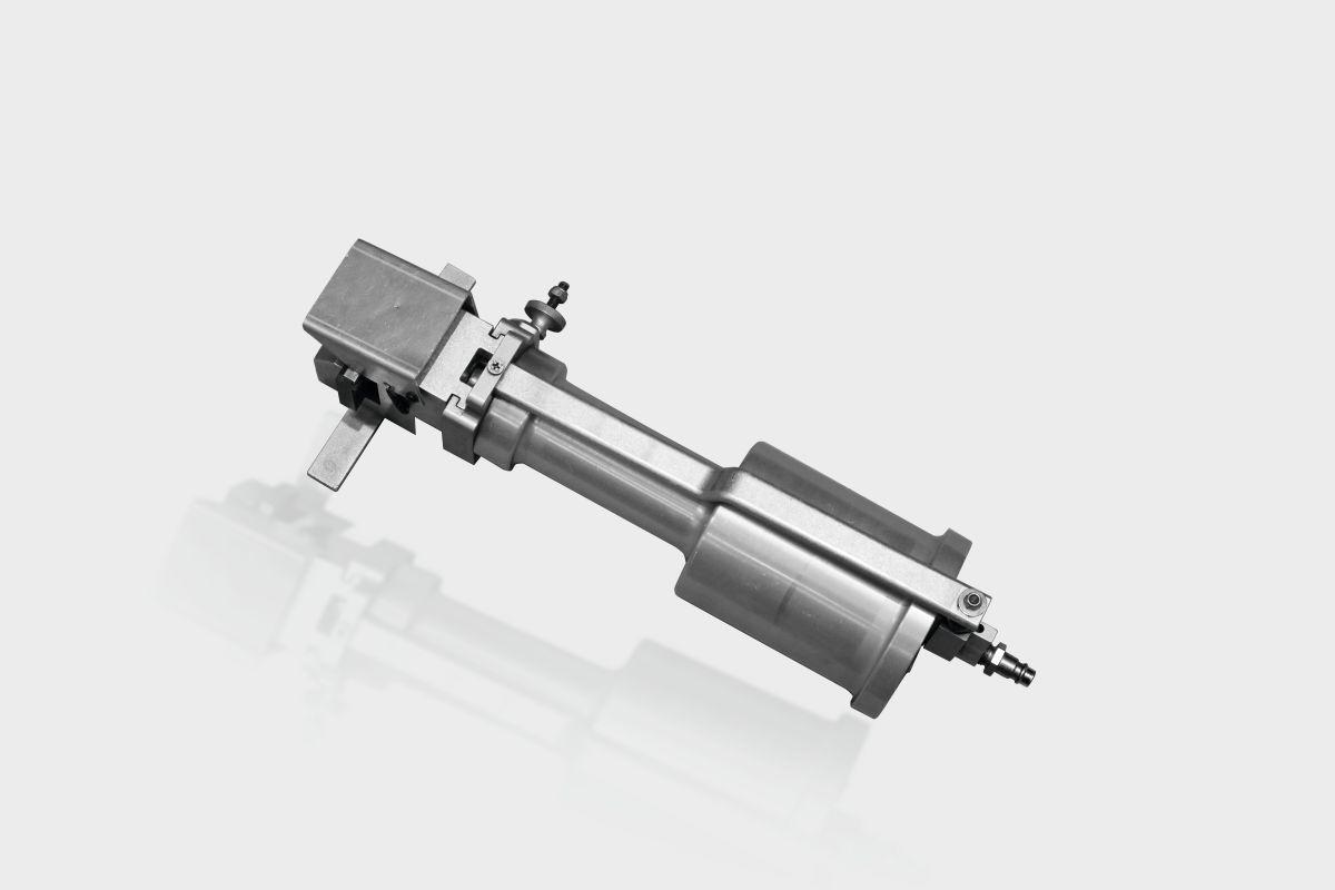 Hydropneumatic hand punch