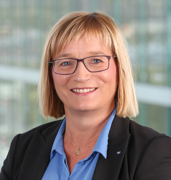 bildet av Ingrid Aaslund som er ansvarlig for logistikk i Schüco Norge