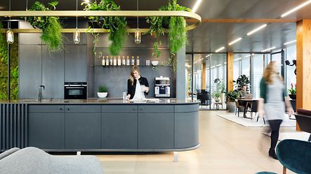 산성 욕조의 세라믹 타일