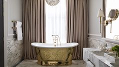 Britannia_Hotel_Signature_Suite_bathtub_photo_Dreyer_Hensley_Job_12001
