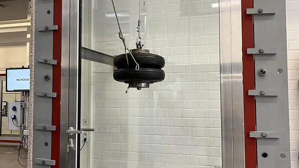 Prüfung der Widerstandsfähigkeit gegen dynamische Belastungen nach DIN EN 1629