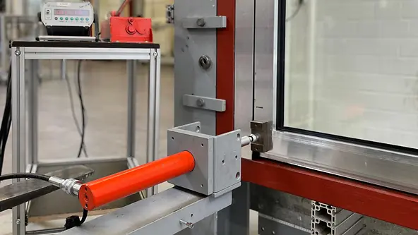 Prüfung der Widerstandsfähigkeit gegen statische Belastungen nach DIN EN 1628