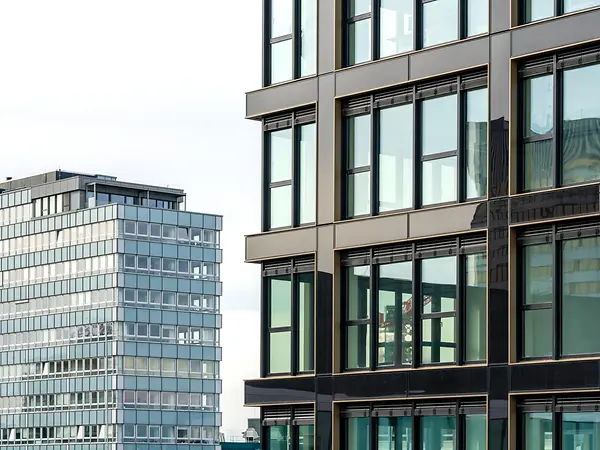 Bürohaus mit Photovoltaikfassade in Eschborn