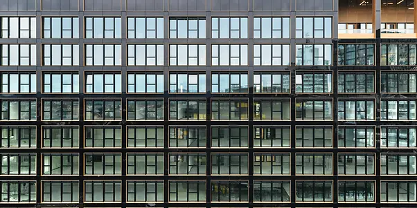 Bürohaus mit Photovoltaikfassade in Eschborn