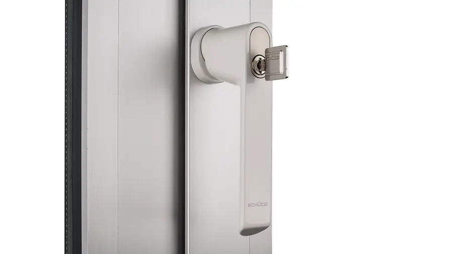 Maniglia Schüco con chiave per blocco di sicurezza su finestre e porte