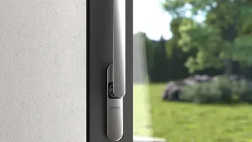 Maniglia ergonomica Schüco per movimentazione serramenti con apertura controllata e design elegante