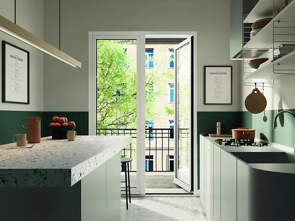 Soglia ribassata Schüco da 25 mm per passaggi agevoli e accessibili