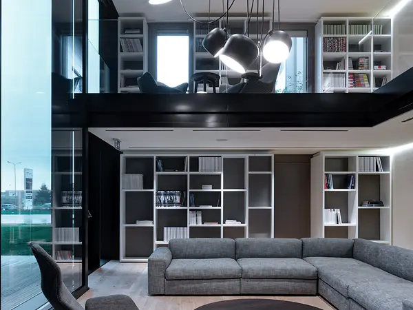 Ambiente espositivo di Theatro con sistemi costruttivi e soluzioni tecniche per supporto progettuale e project management.