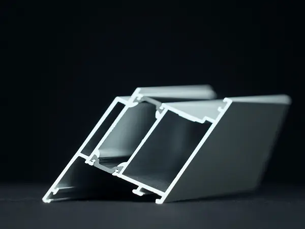 Componenti in alluminio Schüco certificati ASI Chain of Custody Standard per una filiera sostenibile e tracciabile.