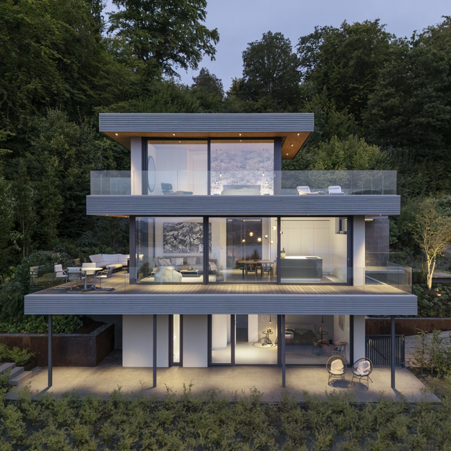 Dreistöckige Villa mit vielen Schüco Fenster und Schiebeelementen