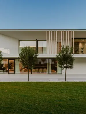 Neubau Villa Portrait mit Schüco Elementen