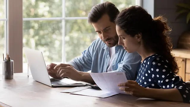 shutterstock_2133836537-Screen