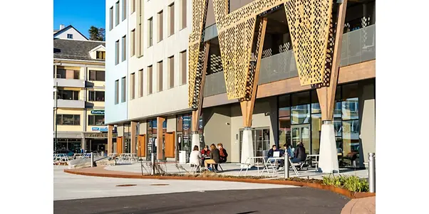 campus-kristiansund-uteplass