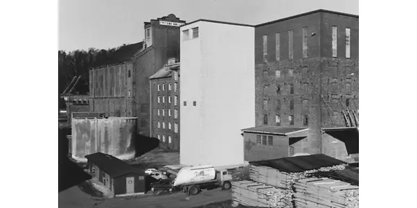 referansebygg-larvik-molla-historie