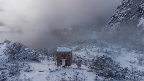 elin-engelsvoll-the-bolder-enhytte-vinter