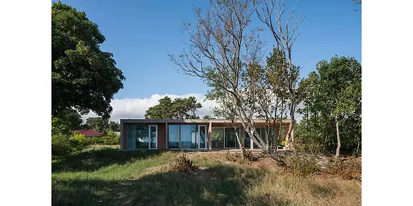 imgi_14_karusell-villa-beddinge-sverige-front-dagtid
