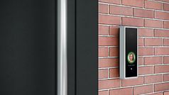 Schüco Smart Home ytterdør med display